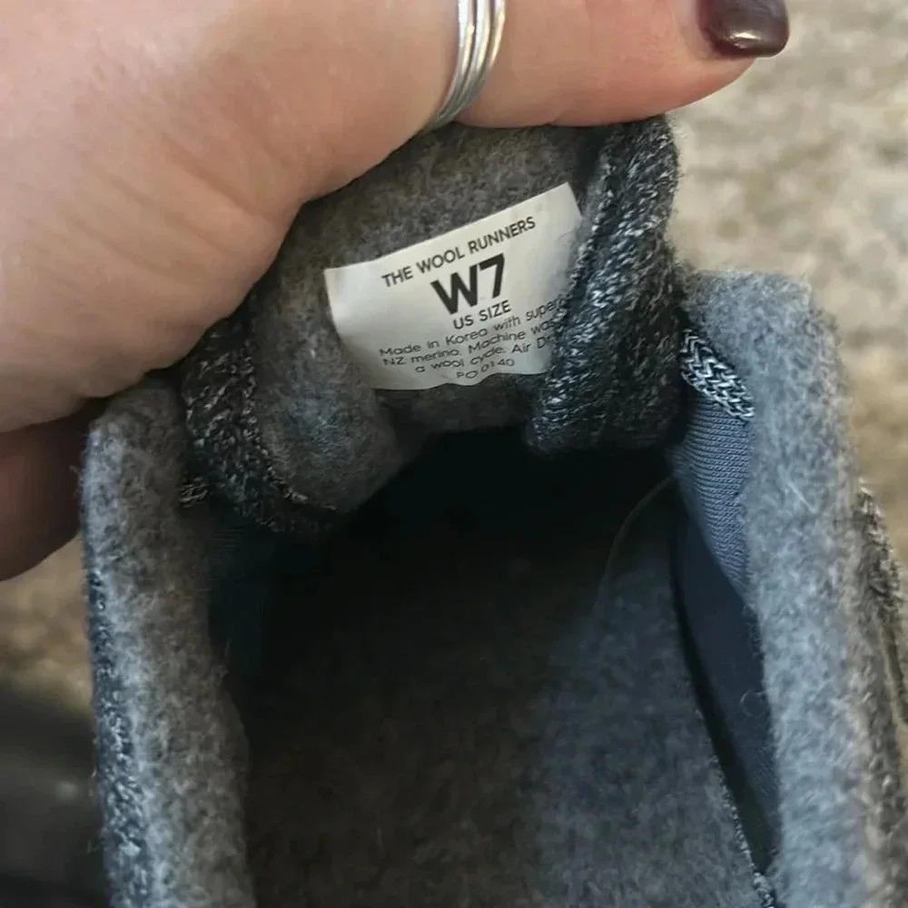 Allbirds wool runners size 7 - Picture 4 of 5